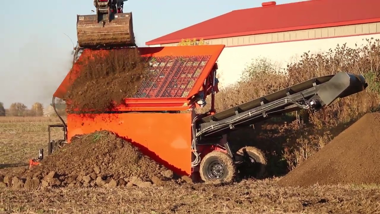 Hustler: 10' Towable Screener with Conveyor