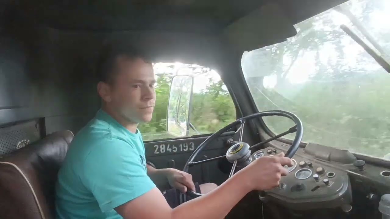 Kutil kéruje Pragu V3S a mama ho natáča 😅😅😅😅📢📢📢📢