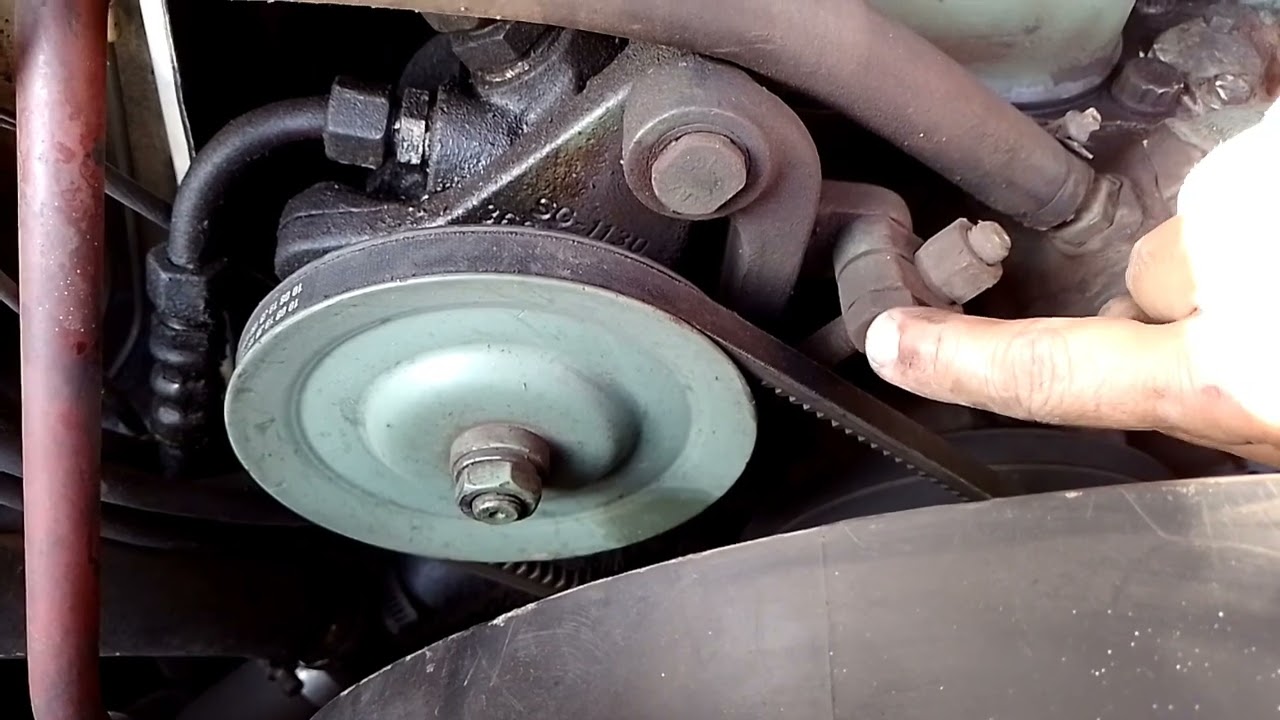 Como esticar a correia da bomba direção MB 709