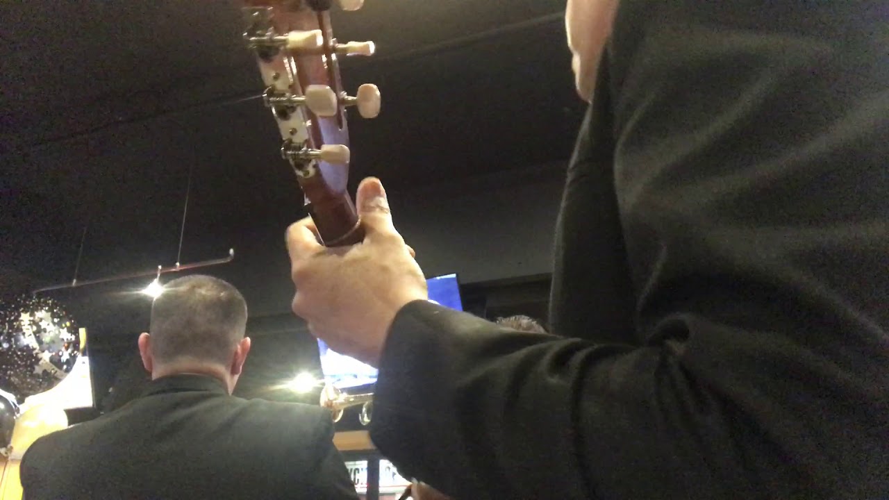 El sinaloense - mariachi - vihuela - Chuy Ponce
