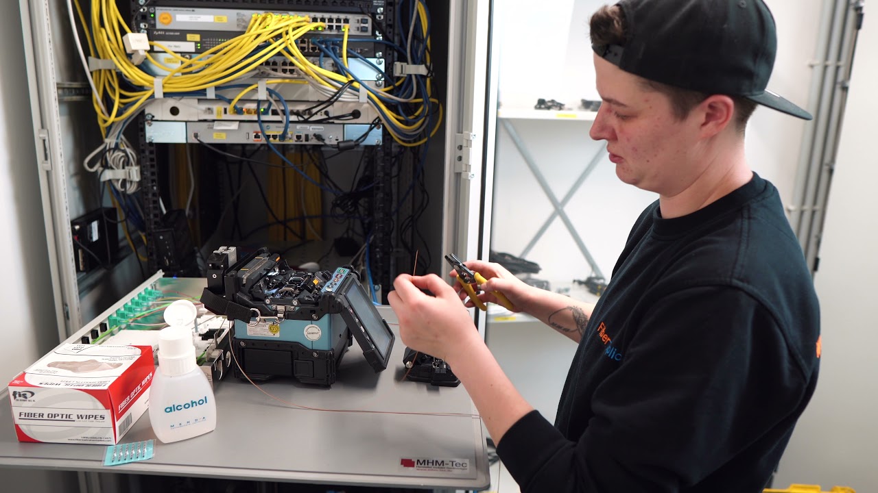 Alltag eines Glasfaser Splei&szlig;er  / Daily life of a fiber optic splicer
