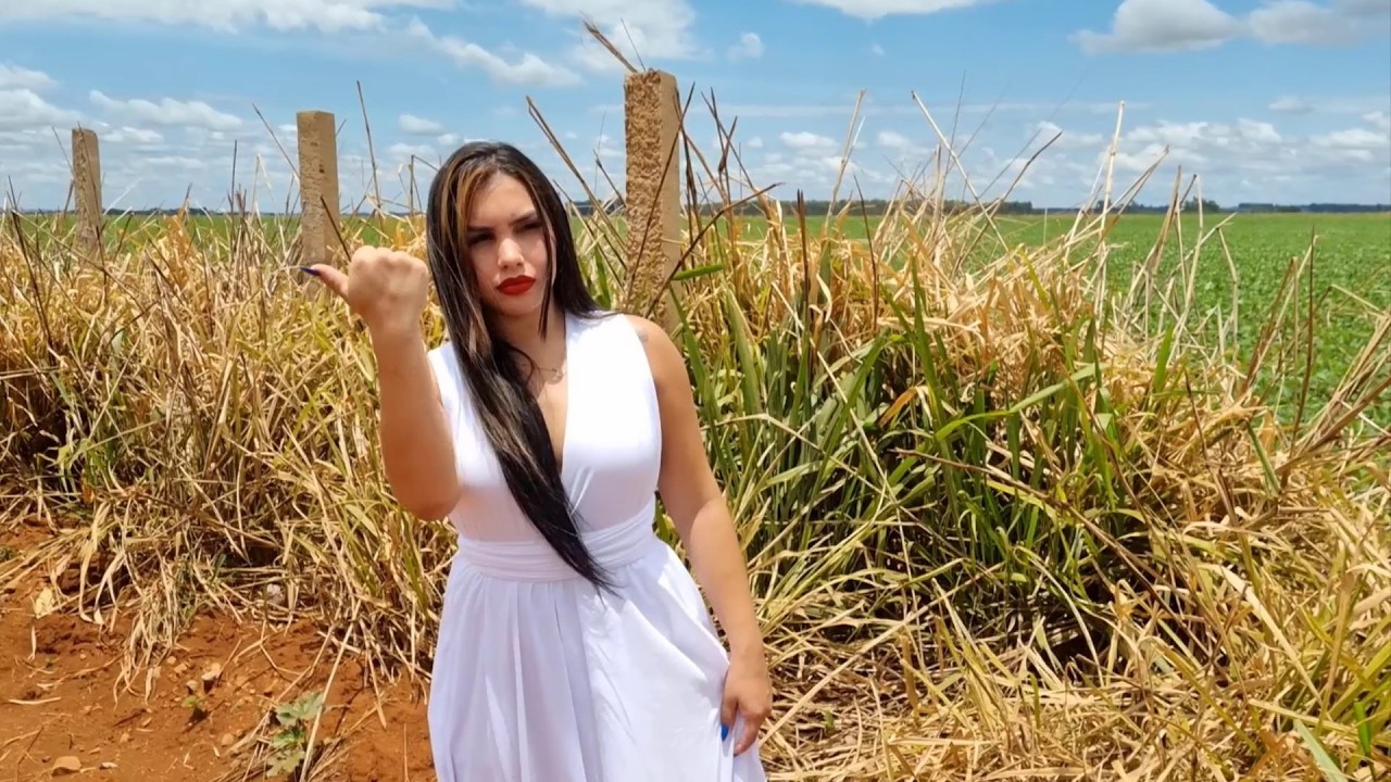 Lendas Urbanas - A mulher de roupa branca na estrada empoeirada