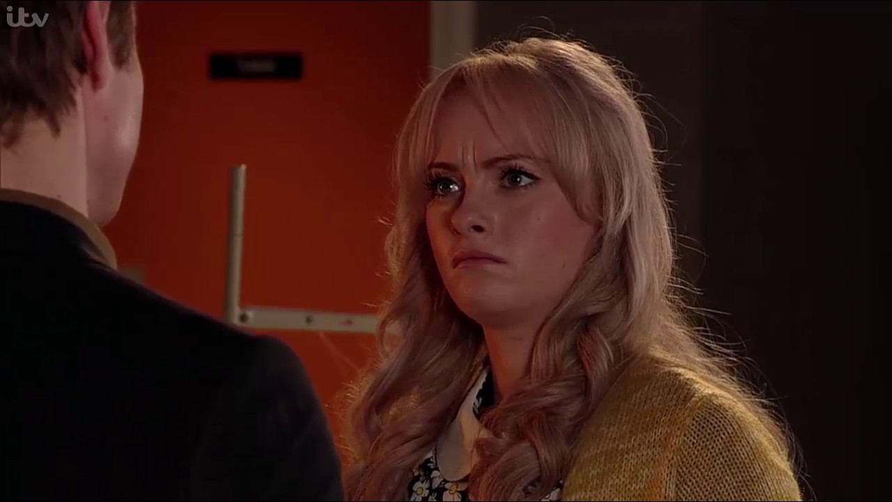 Coronation street Sinead and Daniel kiss 8th Feb 2017