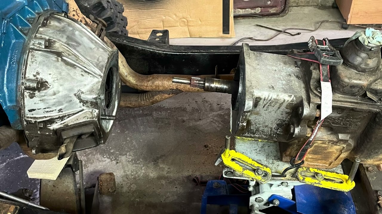 Jeep 1981 J20 Truck(Gladiator) Manual Transmission - Clutch replacement #jeepgladiator #automobile