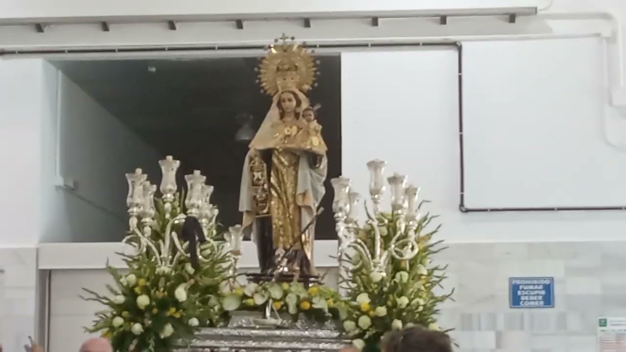 virgen del Carmen de Barbate entrando en la lonja pesquera puerto deportivo 16/7/22.