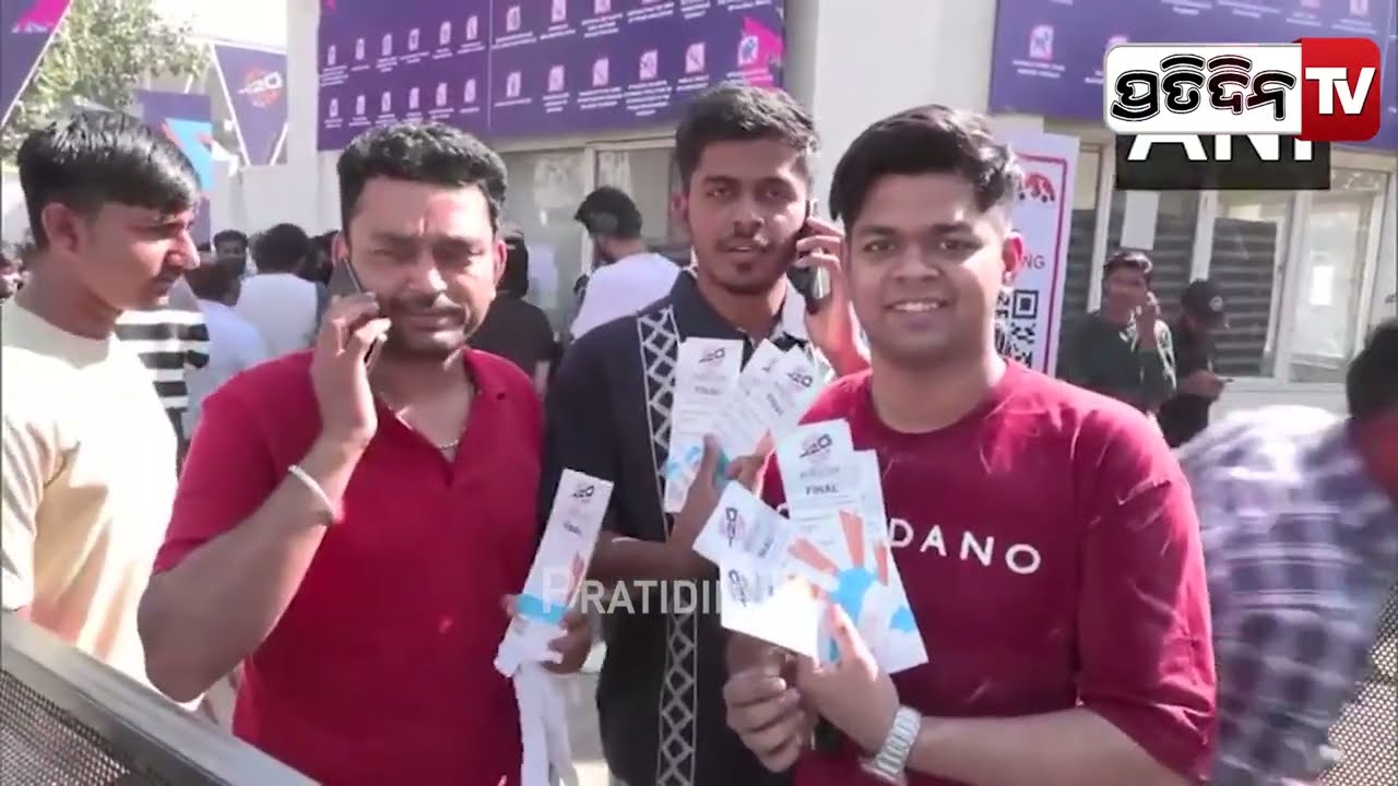 ଇଣ୍ଡିଆ ଓ ନ୍ୟୁଜିଲାଣ୍ଡ ଫାଇନାଲ ମ୍ୟାଚ ଟିକେଟ ପାଇଁ ଲମ୍ବା ଲାଇନ୍! India and New Zealand are set to clash.