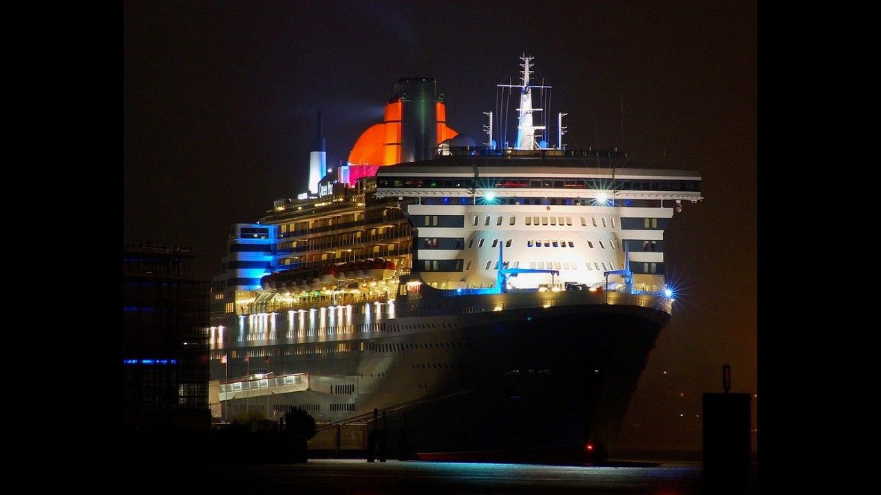 Queen Mary 2 calls in San Francisco Bay passing under Golden Gate Bridge