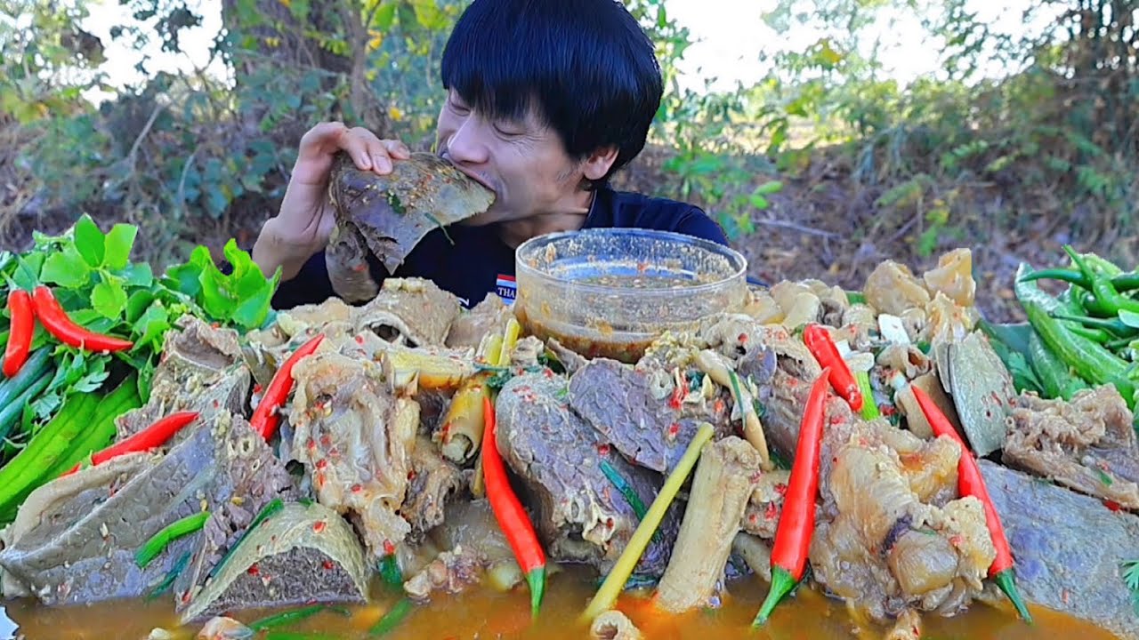 อ่อมเครื่องในวัวจิ้มแจ่วแกล้มผักสดแซ่บคักอีหลีครับพี่น้อง ASMR MUKBANG EATING SHOW#โก้อีสานพาแดก 
