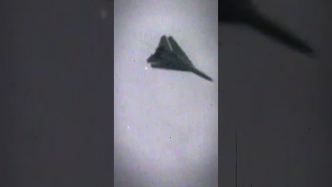 Jagdbomber F-111 Aardvark AVA-INFO