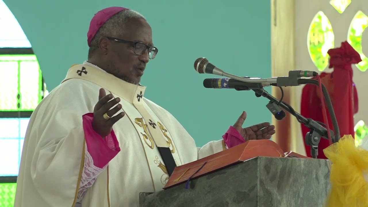 ADHIMISHO LA MISA TAKATIFU UZINDUZI WA SHULE PAROKIA YA BIKIRA MARIA MAMA WA ROZARI - MAKONGO JUU