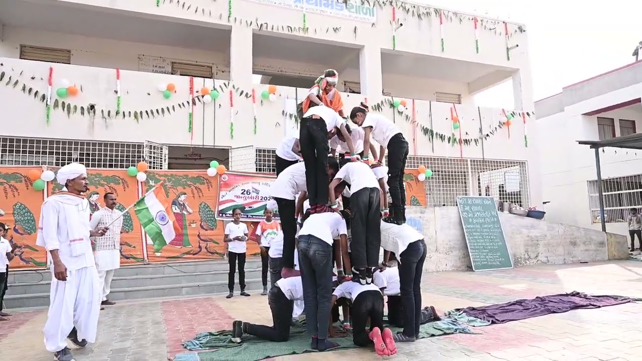 Pyramid dance 