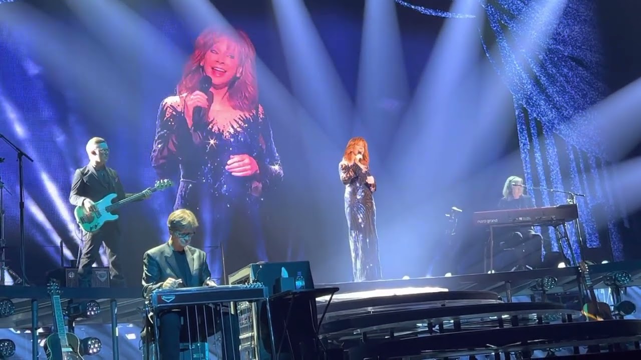 Reba - And Still, You Lie and Tammy Wynette Kind Of Pain - #Cajundome #RebaInConcert