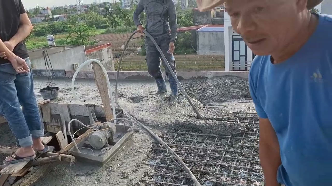 Đổ bê tông mái nhà 3 tầng.