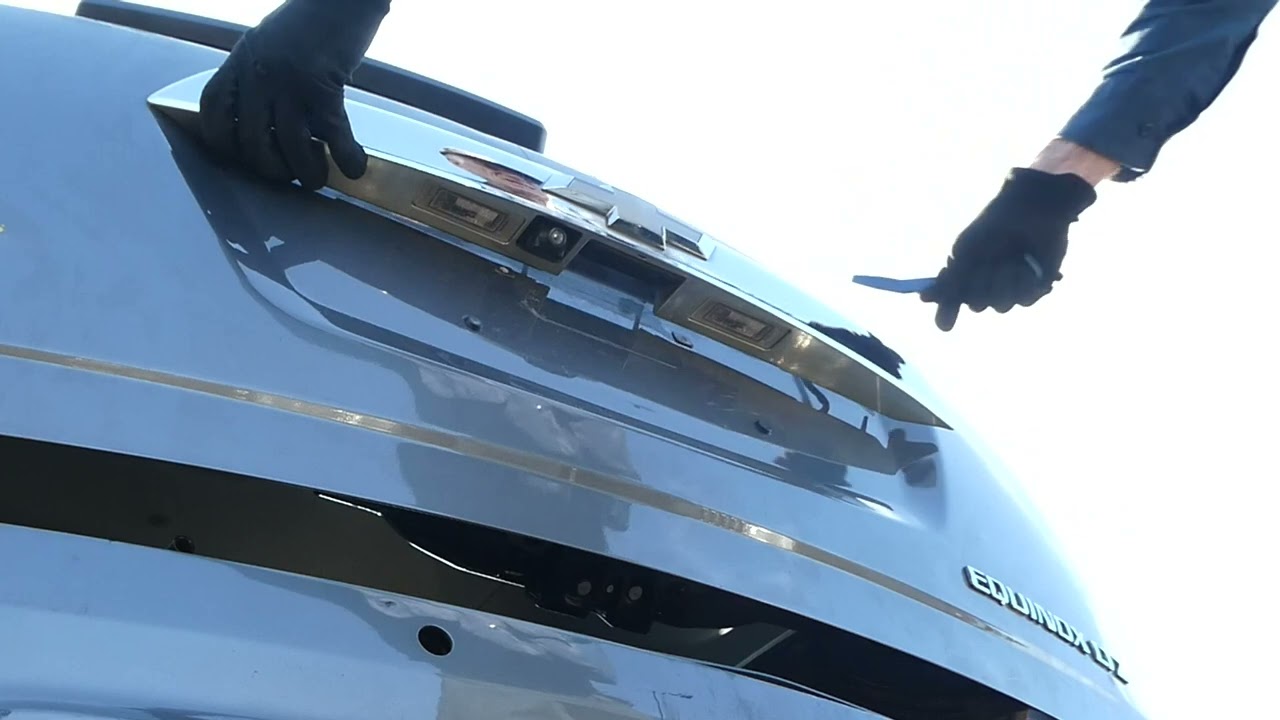 Замена выключателя открывания подъемной двери Chevrolet Equinox