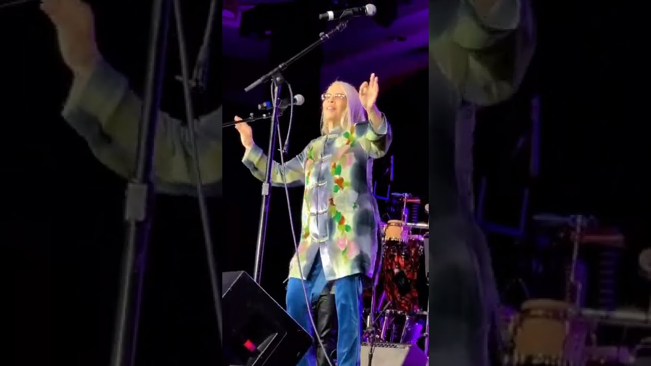 Patti Austin sings 