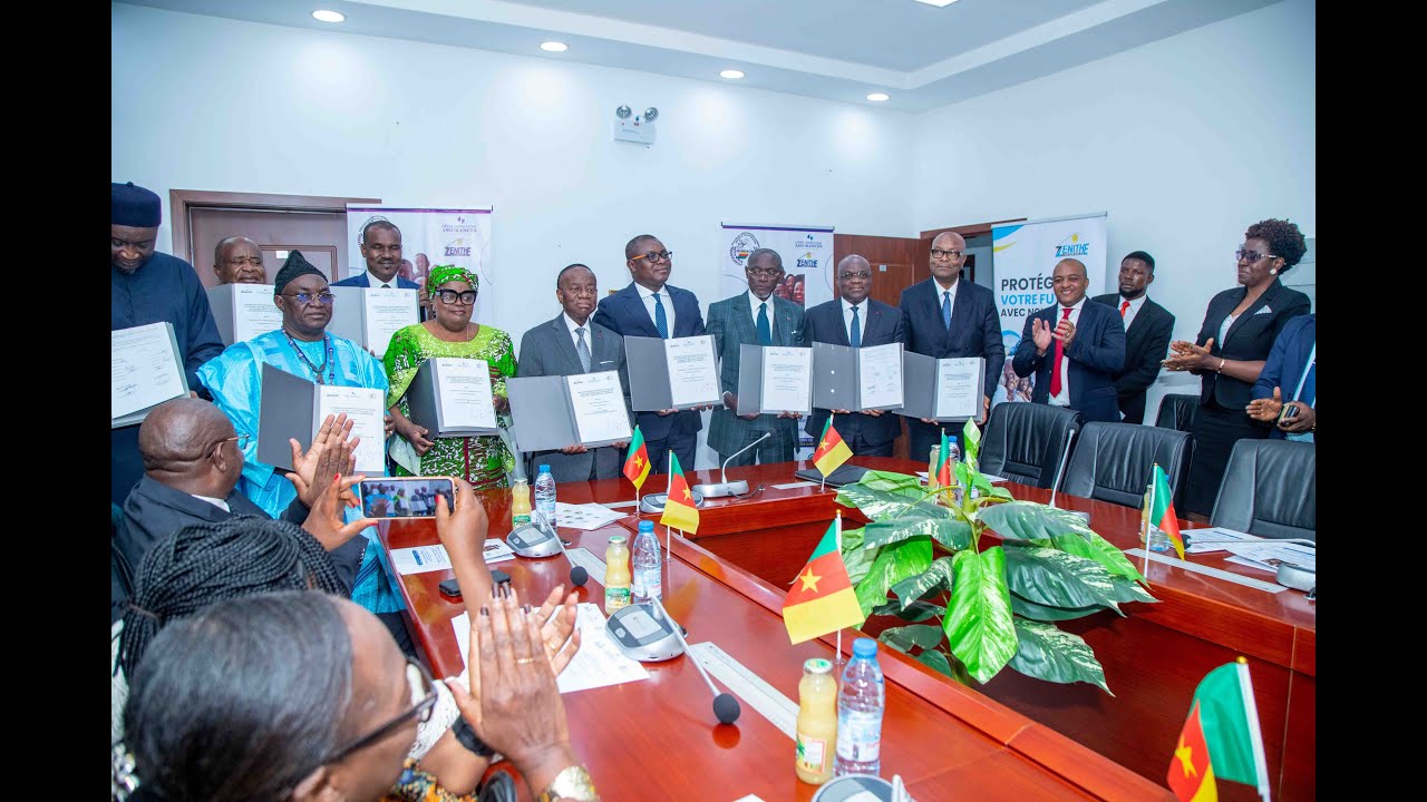 LA SIGNATURE DE CONVENTION ENTRE LE MINISTERE DE L'ENSEIGNEMENT SUPÉRIEUR .