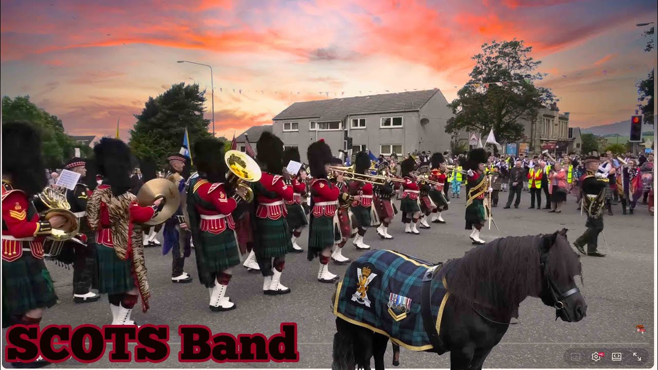 Scots Band - Crowd goes wild!