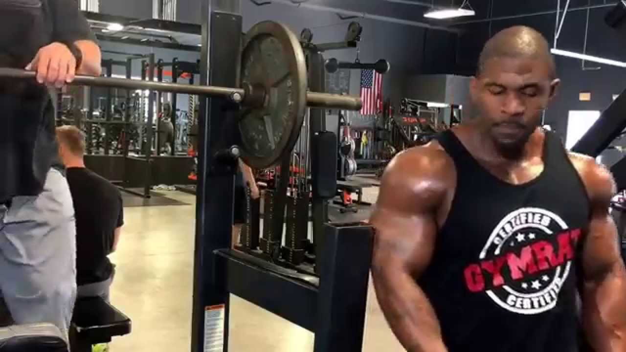 Jay Warren training shoulders and biceps at Destination Dallas!