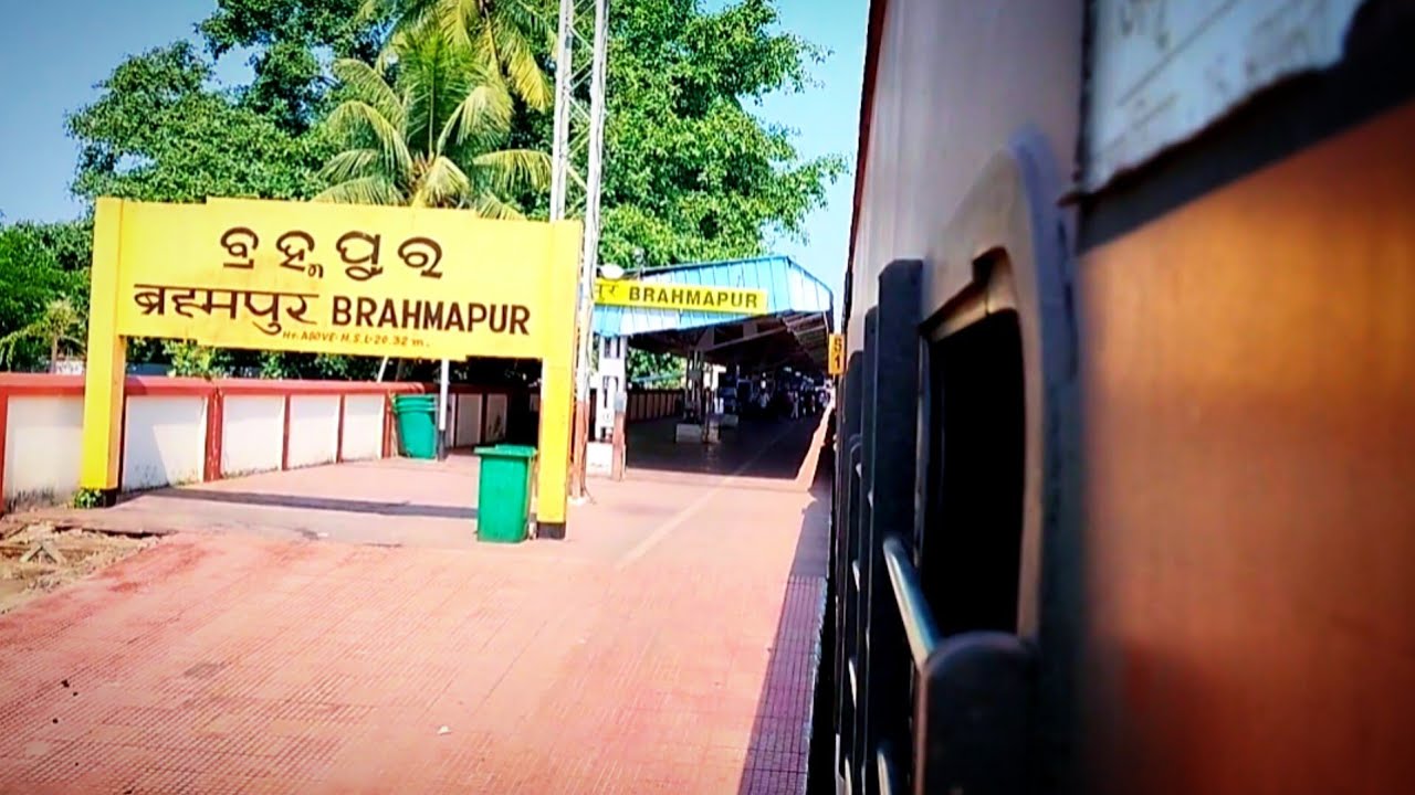 Visakha Express Arrival Brahampur Railway Station. Pf No:-1 ||Itz Vlogger Pintu||