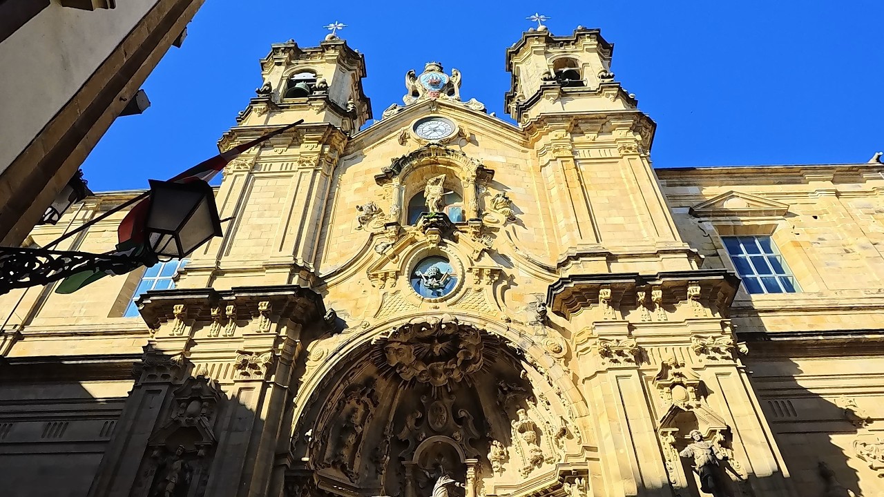 Basilica de Santa Maria del Coro: An 18th-Century Baroque Masterpiece