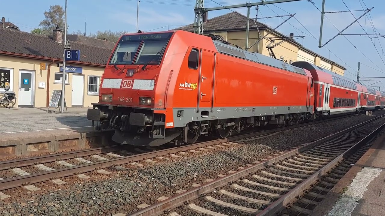 Der RE 5 mit der Br 146 mit Doppelstockwagen nach Lindau Reutin und der Gegenzug RE 5 Nach Stuttgart