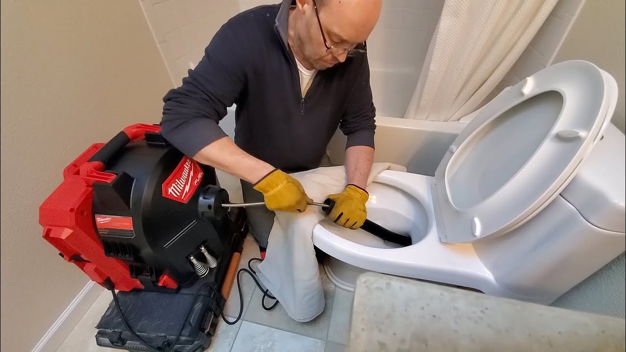 Toilet Drain Cleaning with Milwaukee M18 FUEL. Чистка канализации