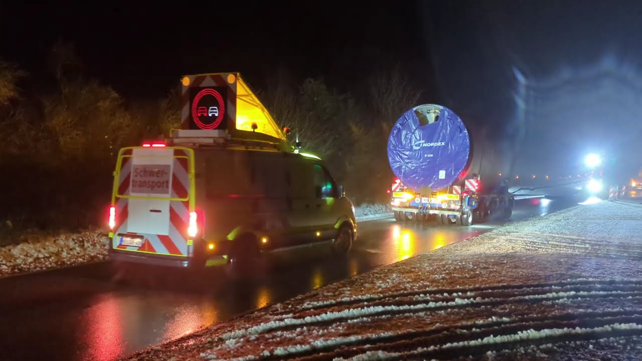 Schwertransport Balmer- und Rostock-Trans mit Turmteilen zum WP-Perscheid-Ost