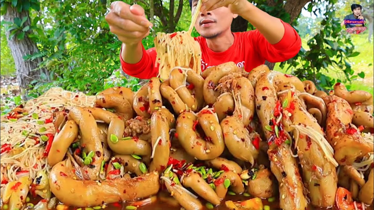 ซั่วไส้ตันใส่ขนมจีนโรยเม็ดกระถินแกล้มผักสดแซ่บคักอีหลีครับพี่น้องMUKBANG EATING SHOW#โก้อีสานพาแดก 