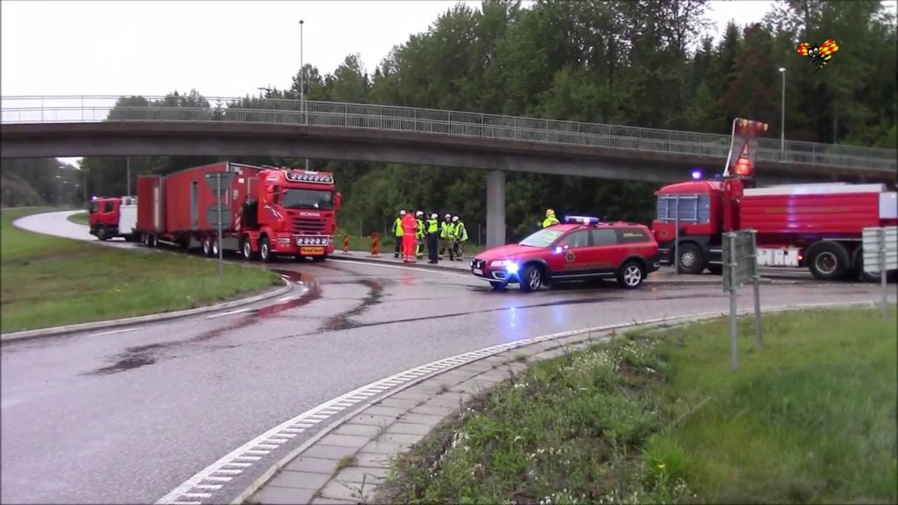 Kranbil fastnade under viadukt
