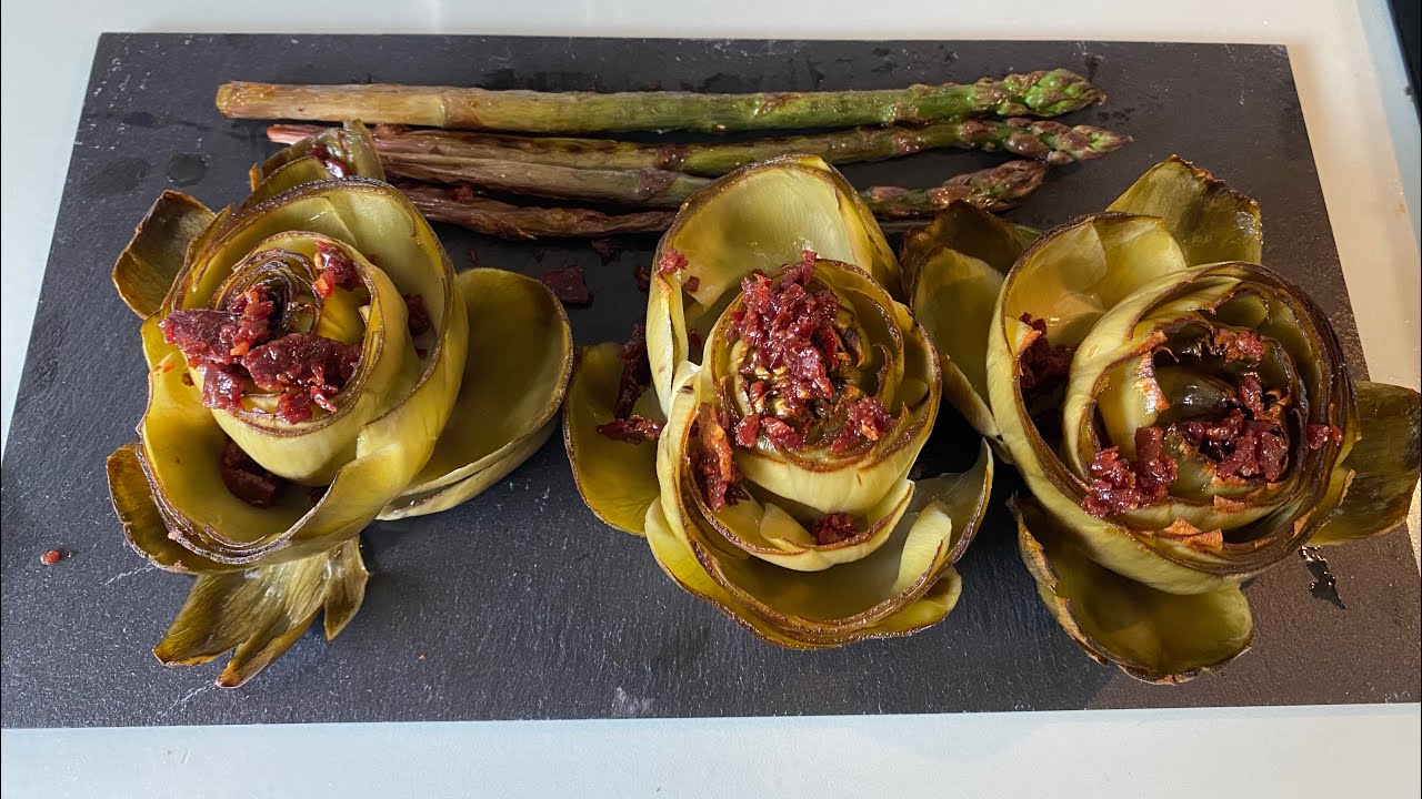 Alcachofas confitadas con escamas de jamón