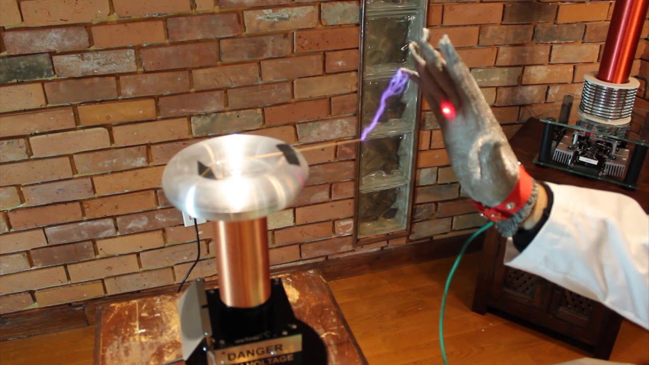 The World's First Tesla Coil Theremin Plays The Theme to Star Trek