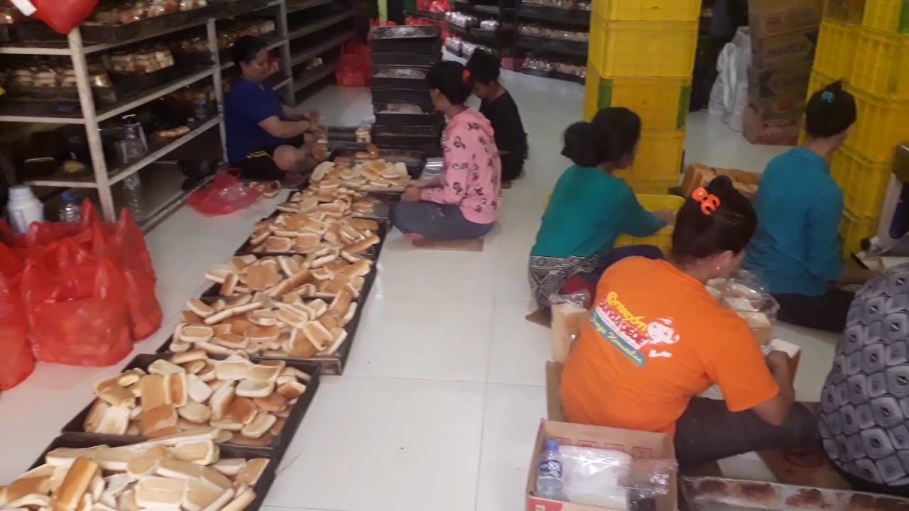 Menelusuri Gang Babakan Rahayu yang Menjadi Pusat Sentra Roti di Kota Bandung