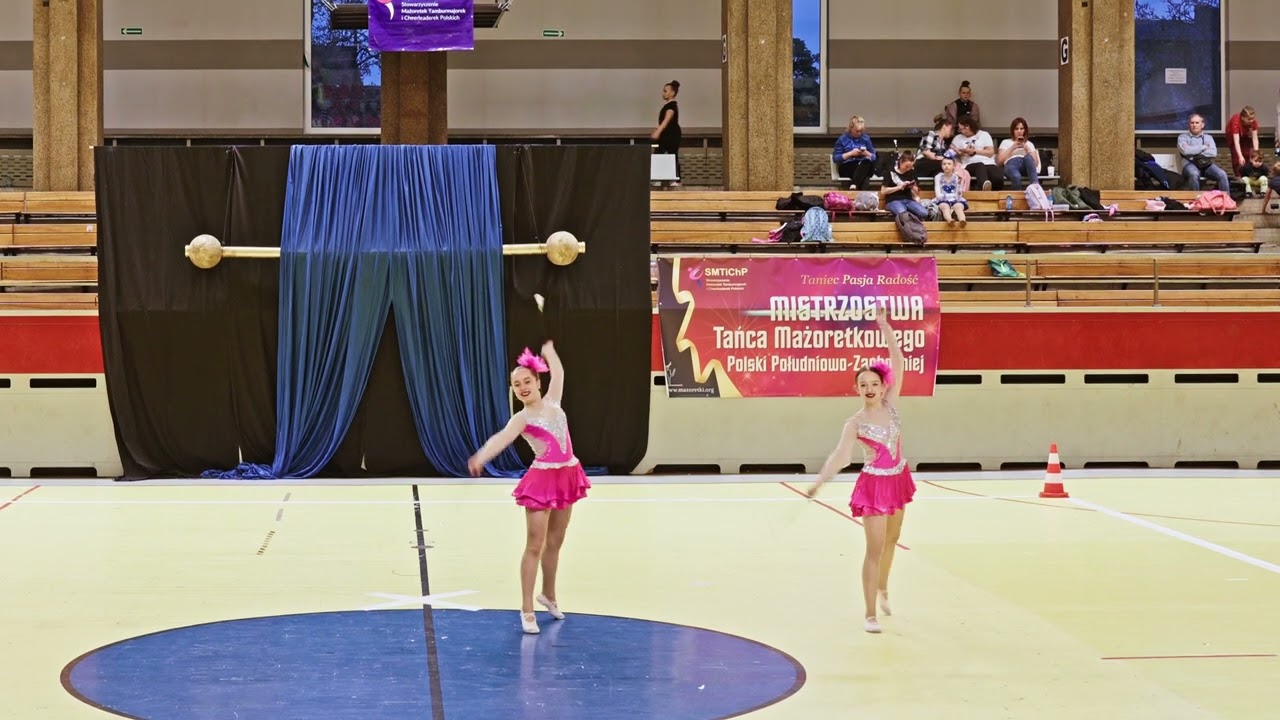 Alicja Mikos i Julia Wójcik - Mini Gracja Stara Wieś, 2x baton duo junior