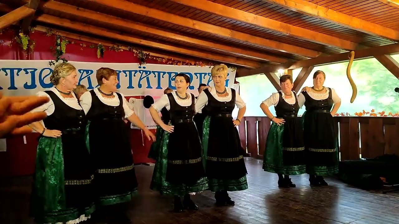 2022 10 08  VEILCHENBLAUE AUGEN  BLAUBLUMEN TANZGRUPPE IKLAD TANZMIX
