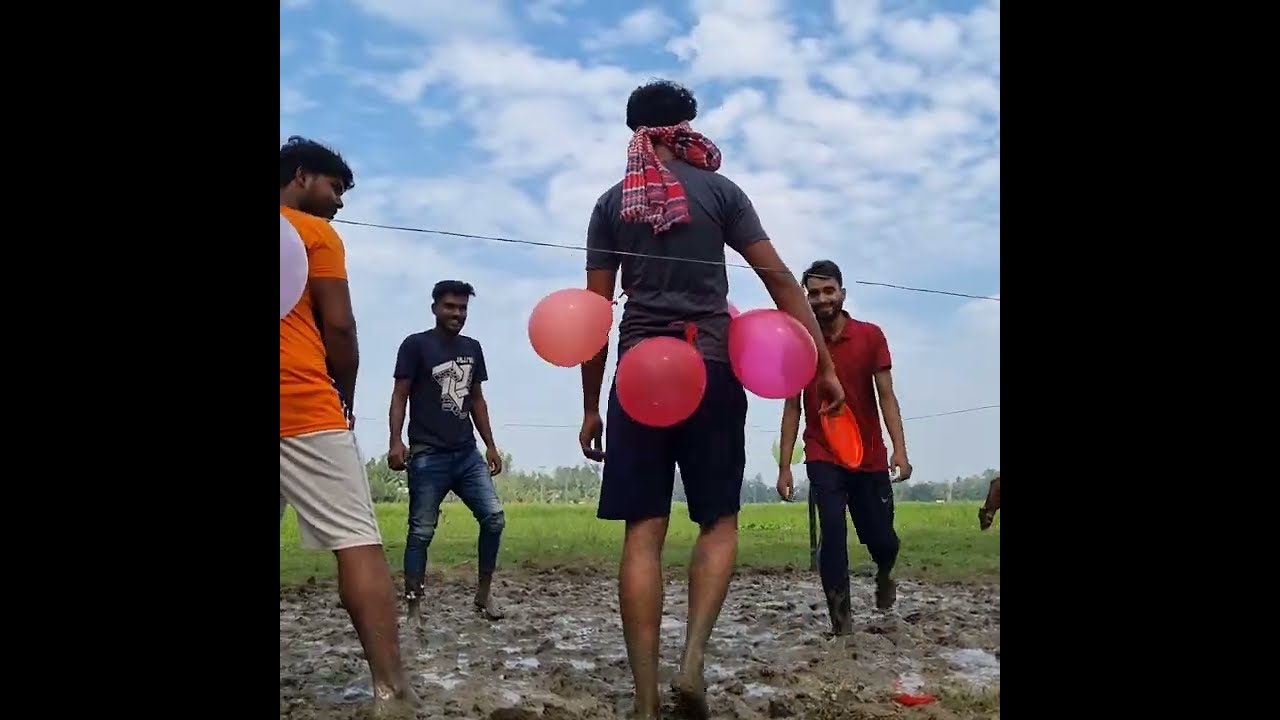 কাদার মধ্যে শব্দ করলেই দফায় দফায় বাড়ি - এই বছরের আজব খেলা #funny #funnypost #comedy #desicrazyboys
