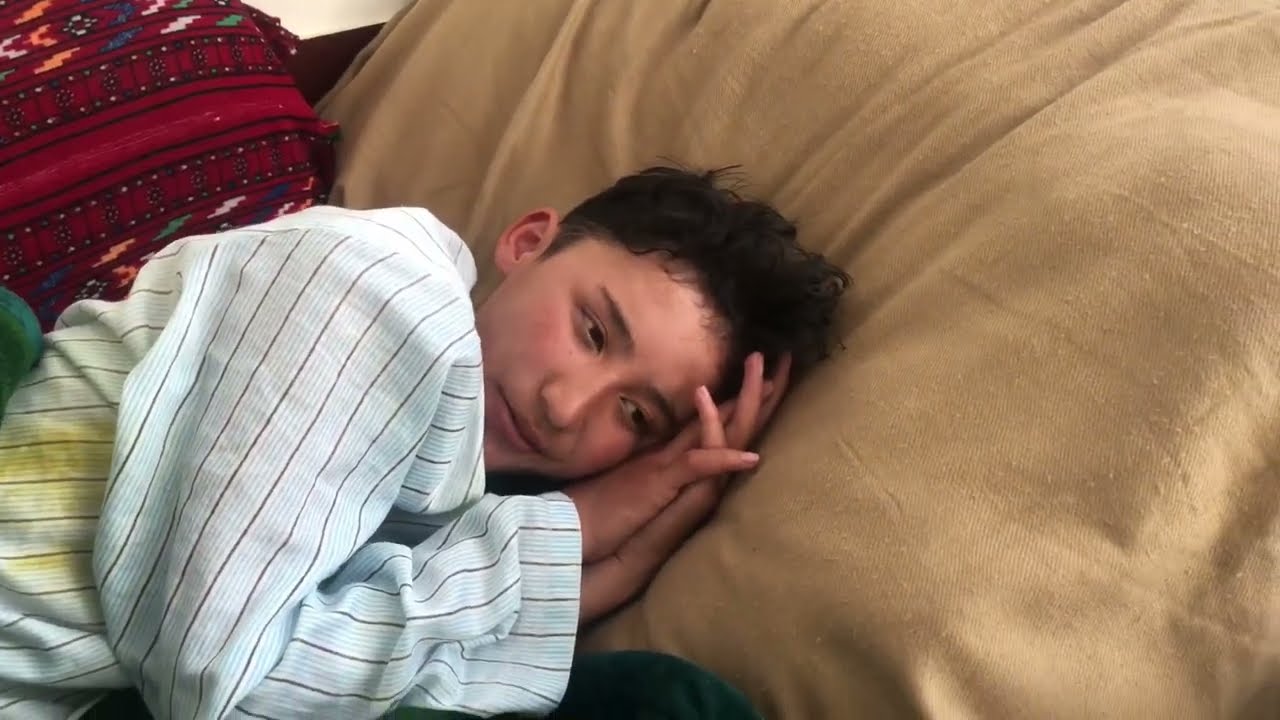 خدارا شکر زکریا جان از شفاخانه🚑🏥 مرخص شد وه به طرف خانه حرکت کرد نگرانی مادرش خلاص شد 