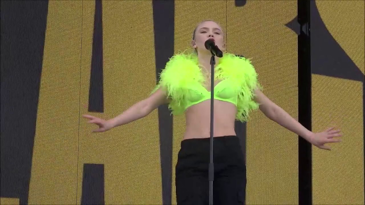 Zara Larsson - All The Time @ Letiště Letňany, Prague 07/07/19