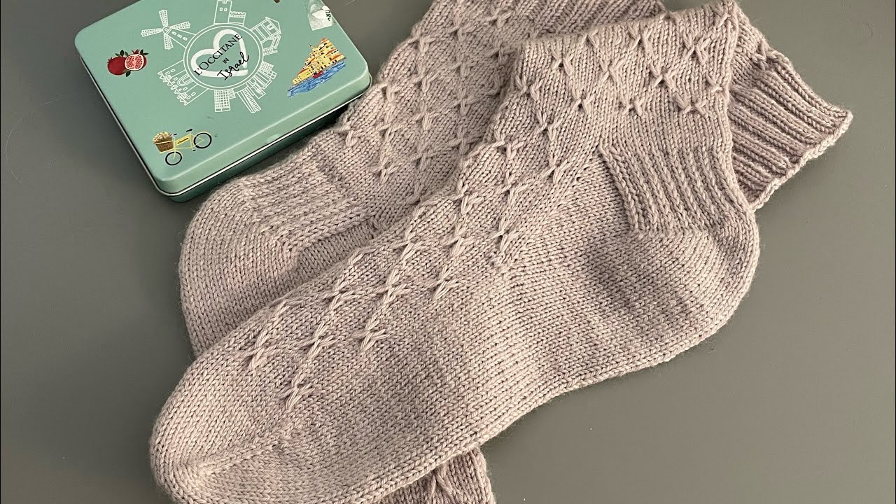 Tufted socks tutorial - Keep it Knit