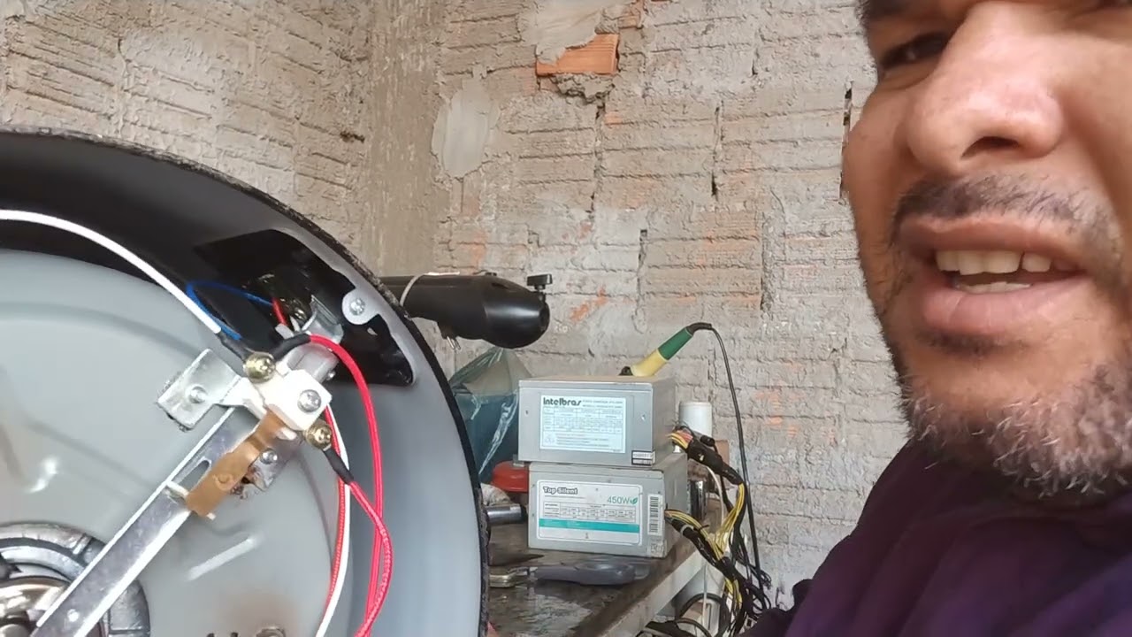 panela de arroz liga, mas não esquenta.
