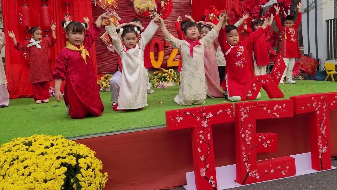 Tết Nhà Mình - Lớp Thanh Long (Lá) múa 