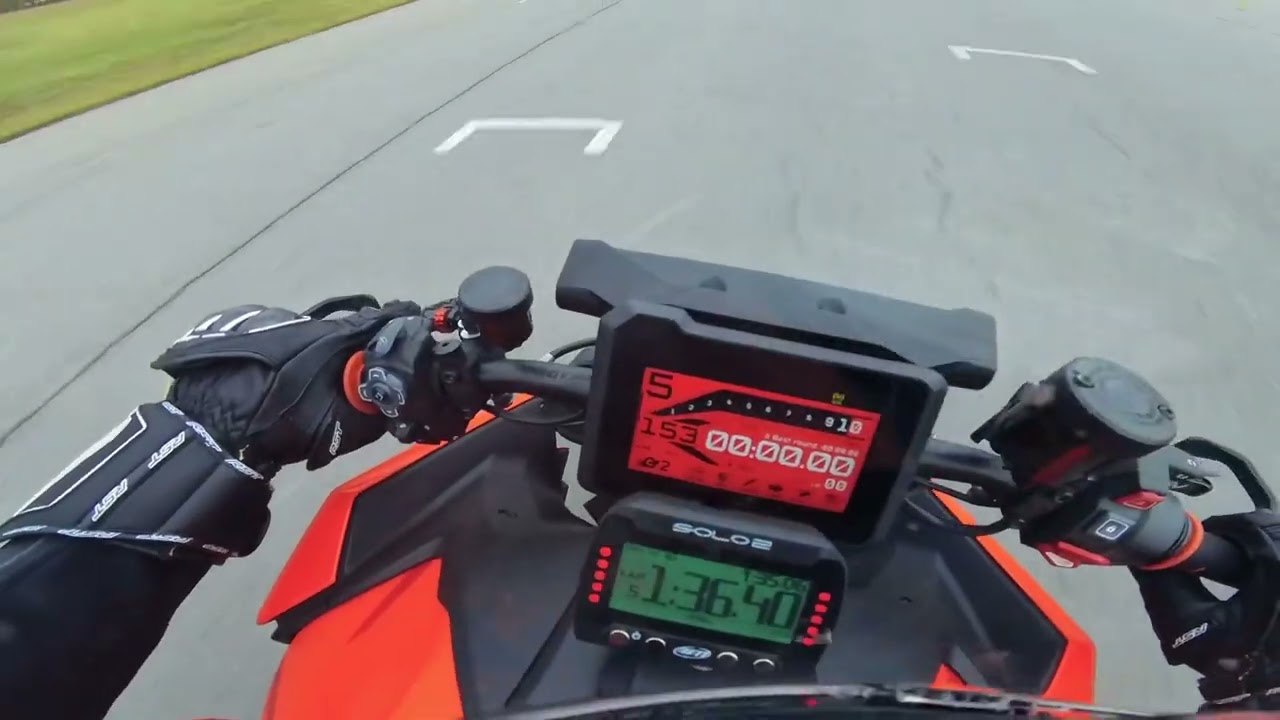 Ktm 1390 Super Duke vs 2025 Ducati V4 Panigale @ NC Bike track day with N2. 9/28/25