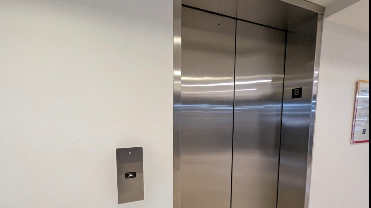 Last Ride! KONE Hydraulic Elevator - Saks Fifth Avenue at Fashion Show - Las Vegas Nevada