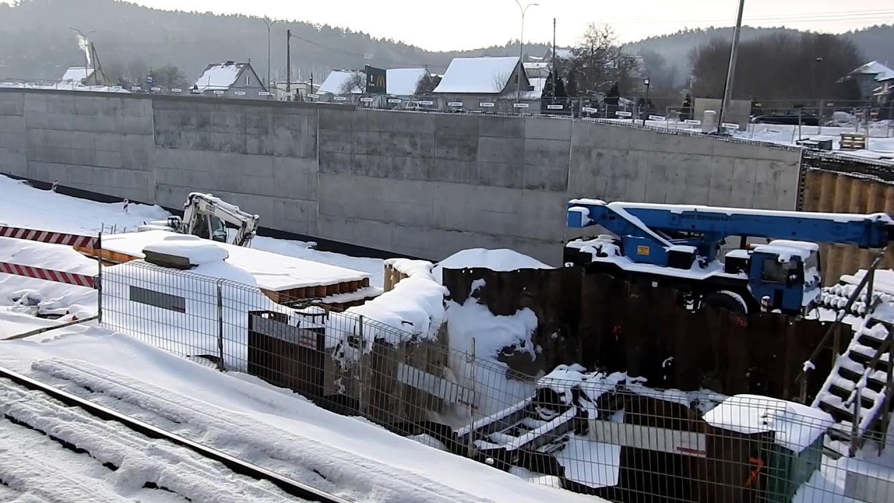 Tunel drogowy pod torami kolejowymi w Rumi Janowie &ndash; budowa 1 lutego 2021. SKM Rumia Janowo
