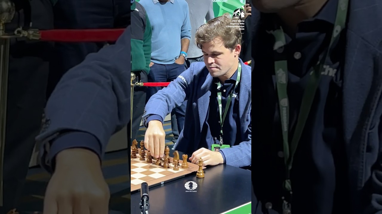 Magnus Carlsen arrives 1 minute late for Round 1 of Blitz!
