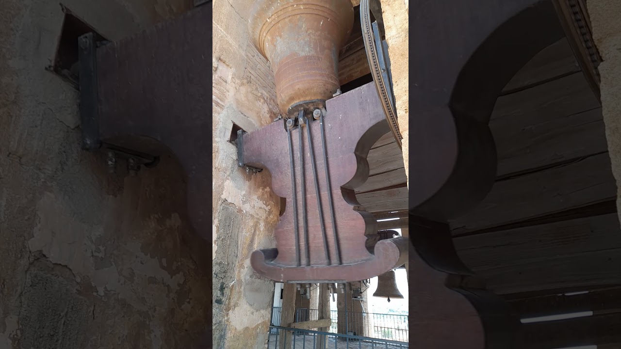 volteo de las campanas de la catedral de Guadix mi cunpleaños
