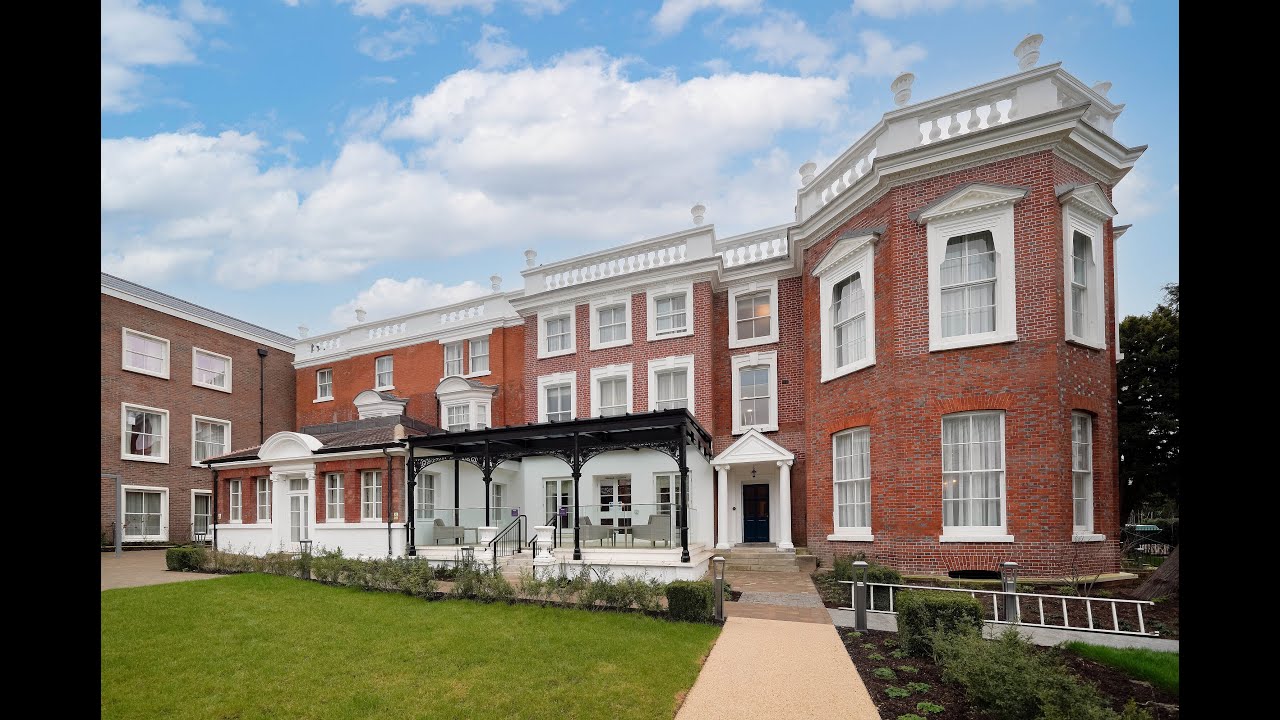Hendon Hall - Signature Senior Lifestyle Drone Flythrough