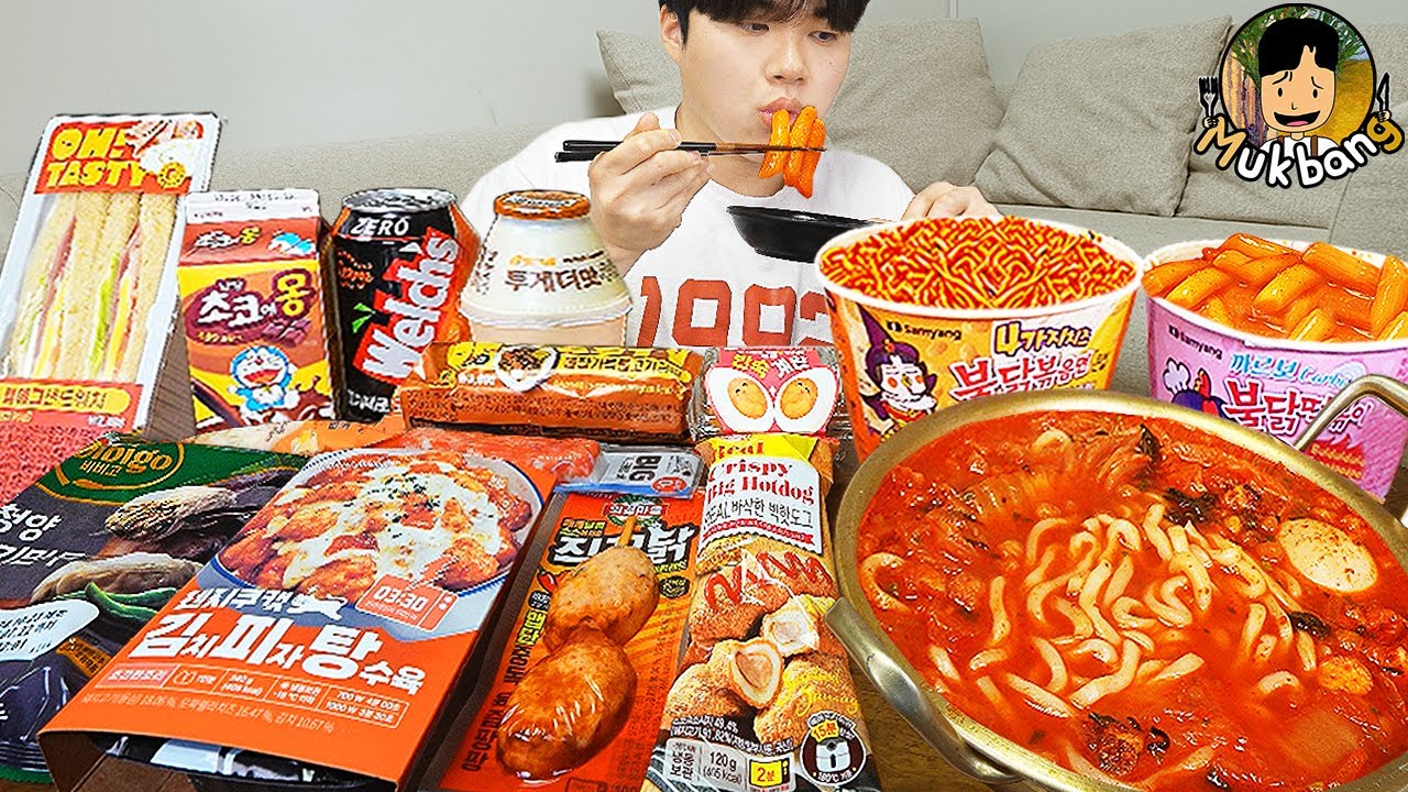 ASMR MUKBANG небольшой магазин, острый рамэн, хот-доги, кимбап, ттеокбокки !! Корейский магазин