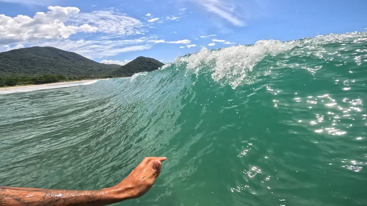 DIA DE SURF NAS DIREITINHA DO ITAMAMBUCA 