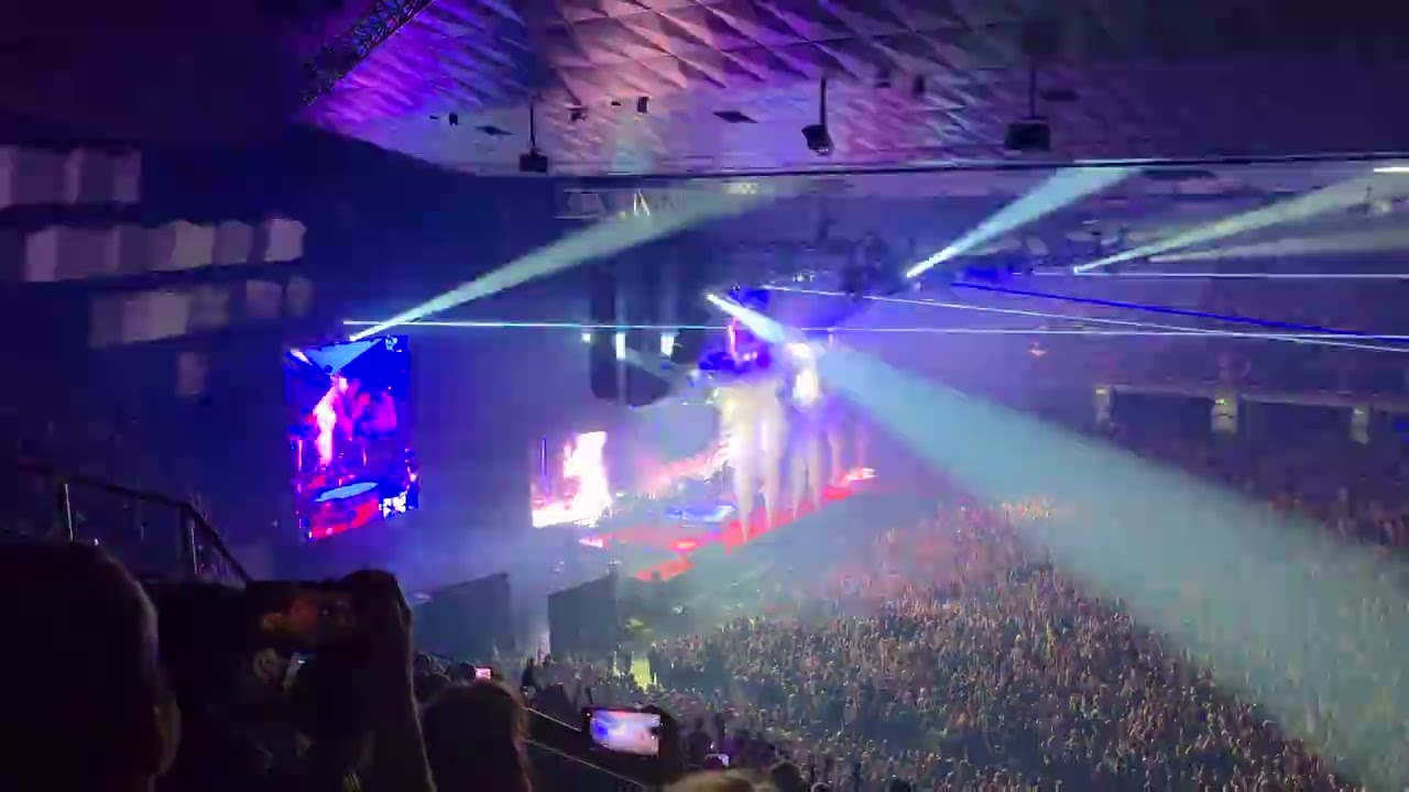 Twenty one Pilots - Car Radio live in Vienna