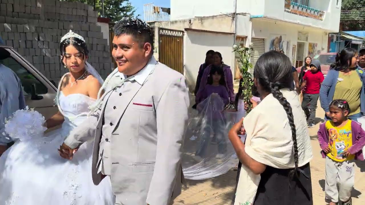 Caminando con los Novios por las Calles de Santa Lucía Ocotlán 2025 #tradiciones 